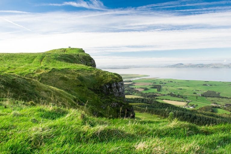 Gaelic Luck (recenzia hry) – zelené kopce Írska volajú