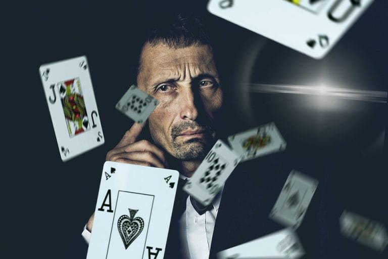 VIDEO Šokujúce! Hráč pokeru sa v kasíne vo Vegas pobil s dílerom