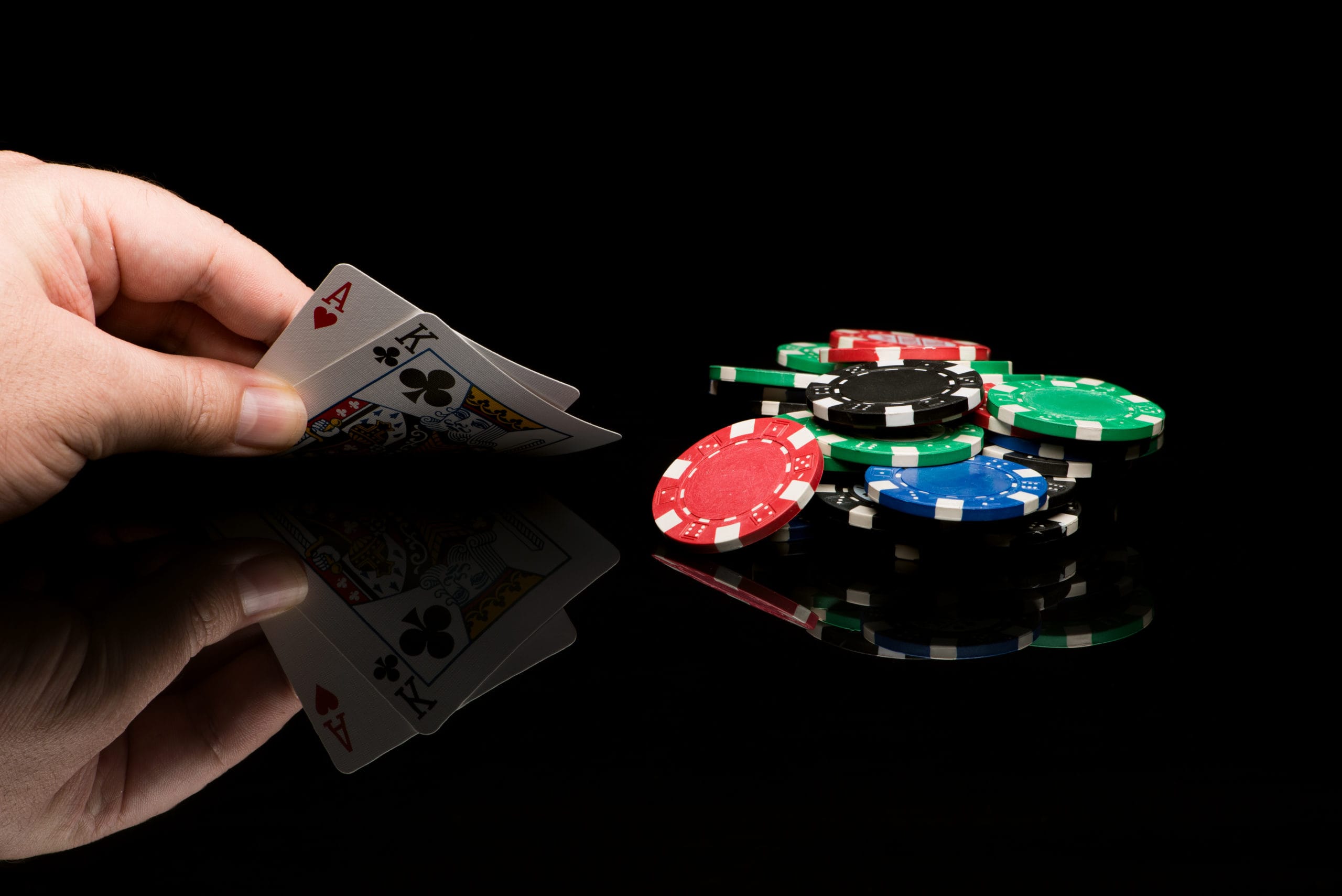 7 najhorších rozhodnutí v blackjack, ktoré ťa pripravia o peniaze