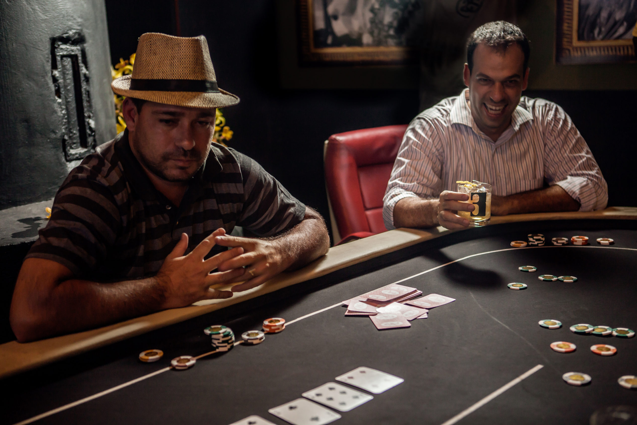 Ako zarábajú profesionálni hráči pokru a blackjacku?