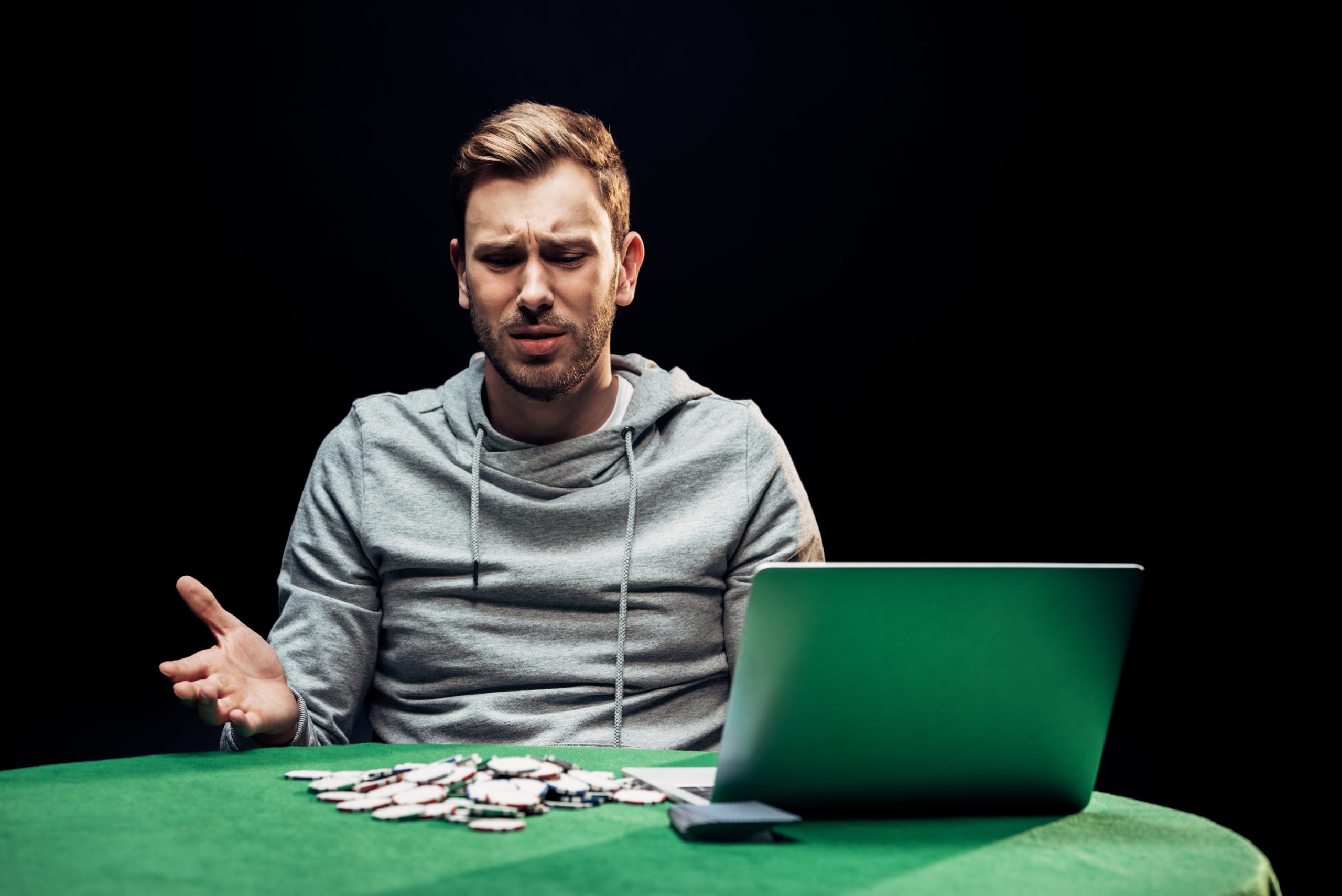 Bavia ťa online hazardné hry a chceš v nich odštartovať kariéru? Toto sú tri najväčšie nevýhody