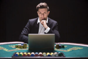Online kurzy počítania kariet v blackjacku: Výhody a nevýhody