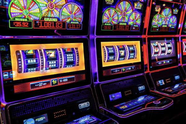 Dôchodkyňa vyhrala jackpot na automatoch viac ako 2 milióny eur. Kasíno jej výhru odmietlo vyplatiť